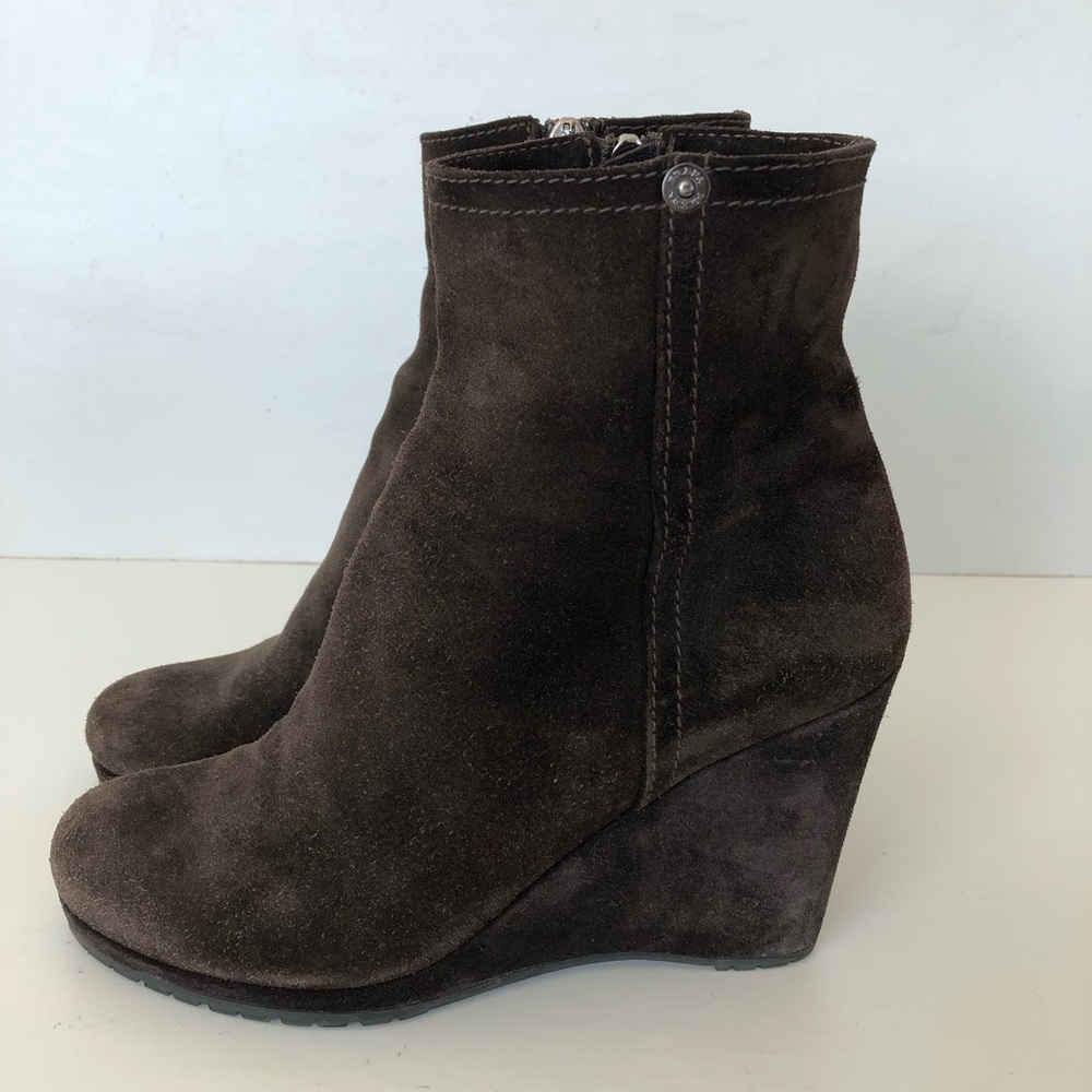 ♦️SOLD♦️PRADA Brown Suede Short Ankle Wedge Boots Sz 39 / 8.5 - Picture 3 of 16